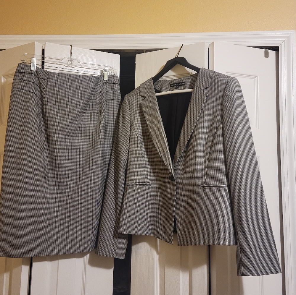 Antonio Melani Jacket and pencil skirt- blk & wht houndstooth pattern fab, sz 10